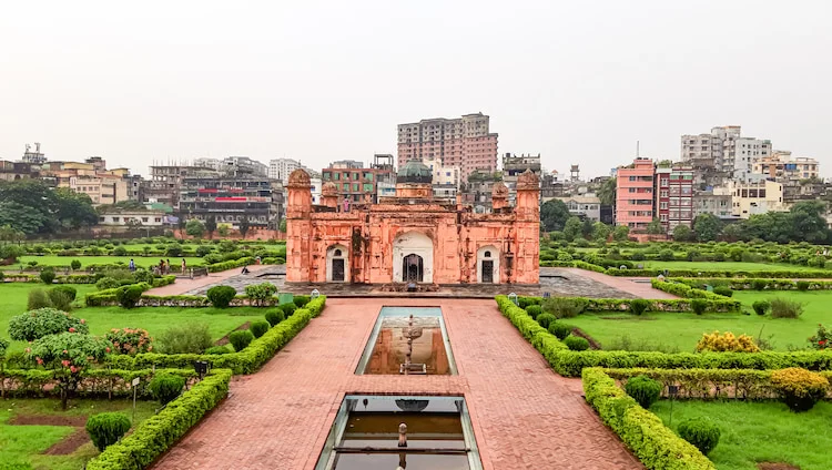 A Deep Dive into the Historical Grandeur of Lalbagh Fort