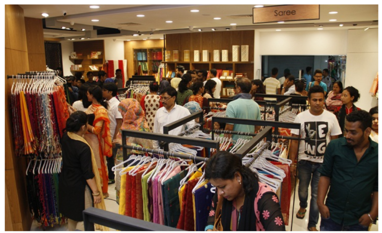 Shoppers Flock Malls and Markets as Eid Nears