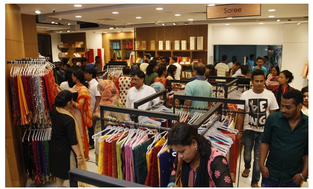 Shoppers Flock Malls and Markets as Eid Nears